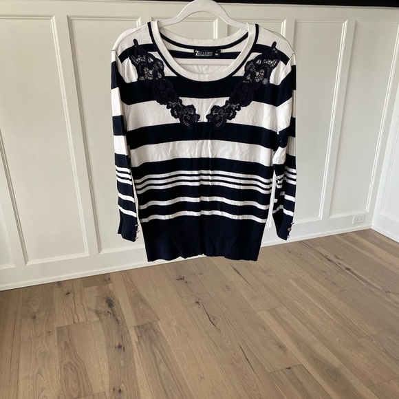 New York & Co. 7th Ave Design Studio Woman’s Blue and White Striped Sweater Sz L - Picture 1 of 12